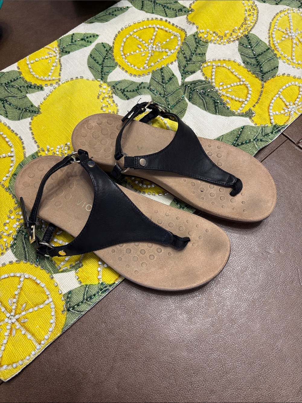 Vionic Black T‑Strap Sandals with Tan Footbed